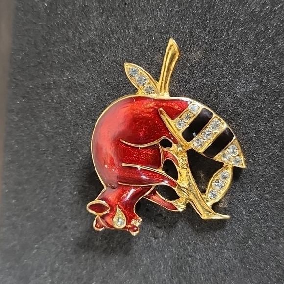 Animal Pin - Picture 1 of 3